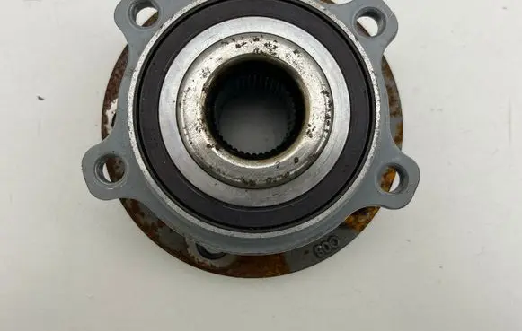 Volvo XC60 Rear wheel hub 32346783