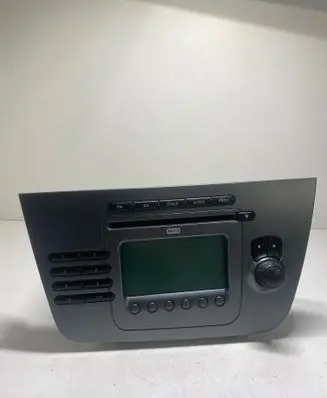 Radio/CD/DVD/GPS head unit