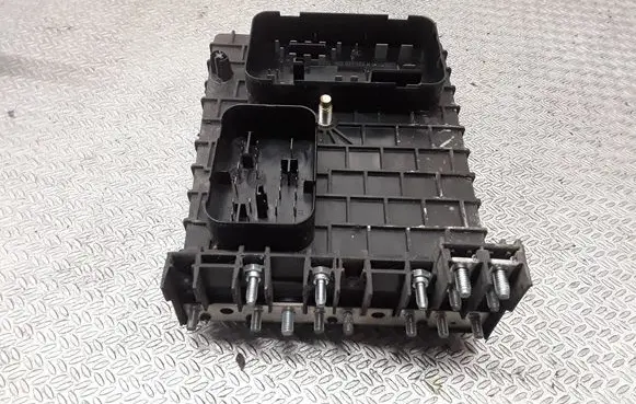Audi A3 S3 8P Fuse module 1K0937124