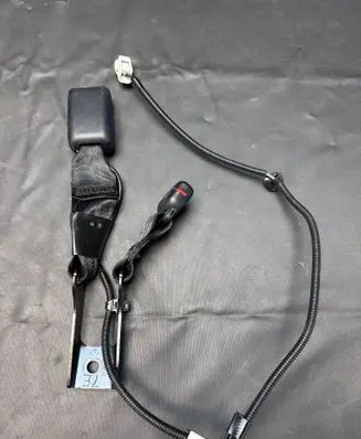 Toyota Hilux VIII Rear seatbelt buckle 629941100 5508 733900K251