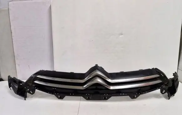 Citroen C4 II Front bumper upper radiator grill 9687946280
