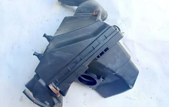 Nissan X-Trail T30 Air filter box 8H301