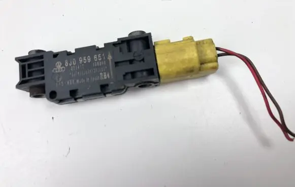 Audi A3 S3 8P Airbag deployment crash/impact sensor 8J0959651