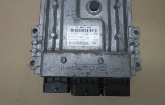 Ford Kuga I Engine control unit/module ECU 28291697 97RI010012 AV4112A650CG