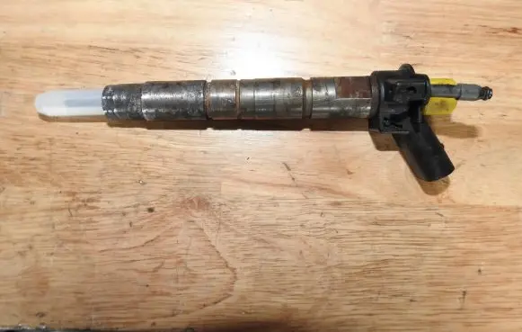 BMW 5 F10 F11 Fuel injector 0445116024