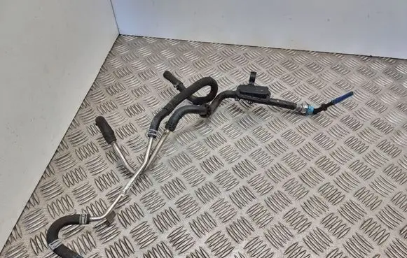 Volkswagen Touran III Fuel return line/hose 04L201360M 5Q0127242B
