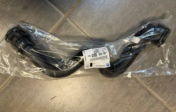 Peugeot 3008 II Engine coolant pipe/hose 9670813580