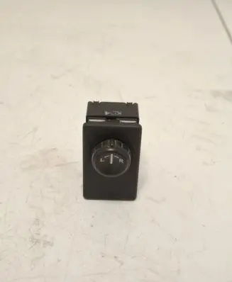 Nissan Almera Tino Wing mirror switch