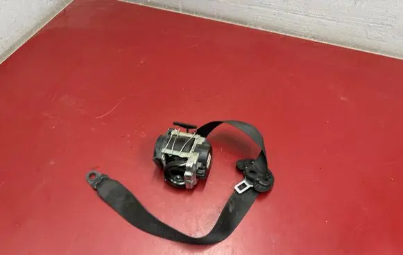 Mini One - Cooper F56 F55 Front seatbelt 7358364 S2735836407 72117358364