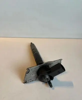 Volkswagen PASSAT B6 Fuel injector 03L130277