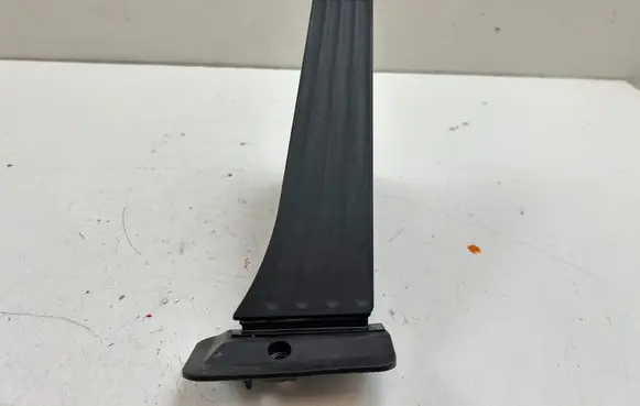 Accelerator throttle pedal