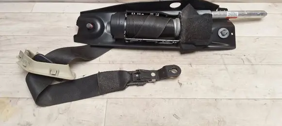 Volvo V70 Front seatbelt 6041213RHC 081611 6041213RH