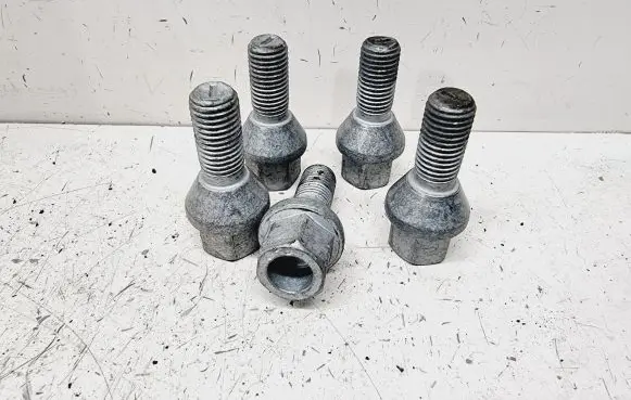 Nuts/bolts
