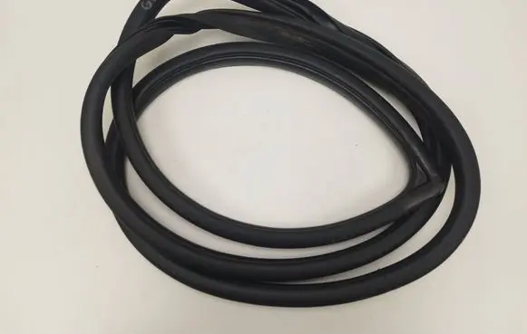 Hyundai Tucson TL Rear door rubber seal (on body) 