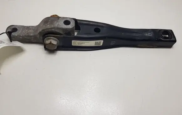 Volkswagen Golf VII Engine mounting bracket 5Q0199855P
