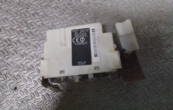 Toyota Prius (XW20) Door central lock control unit/module 8999247020 626467000