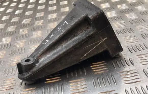 Mercedes-Benz E W211 Engine mounting bracket A6112230804