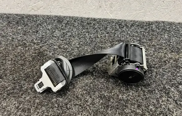 Volkswagen Touran III Rear seatbelt 5TA857811