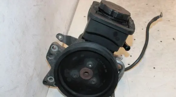 BMW X3 E83 Power steering pump 7692974