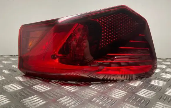 Toyota Avensis T270 Rear/tail lights 8156005310