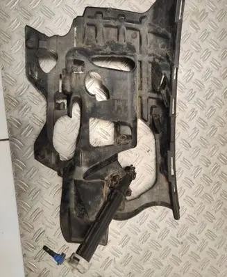 Volvo V60 Front bumper mounting bracket 31323841
