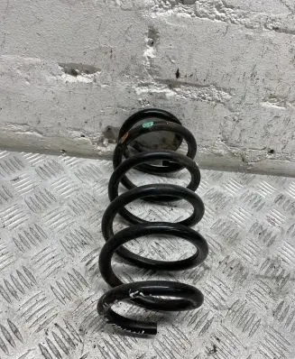 Toyota Avensis T270 Rear coil spring
