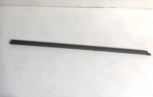 KIA Soul Rubber seal front door window/glass 