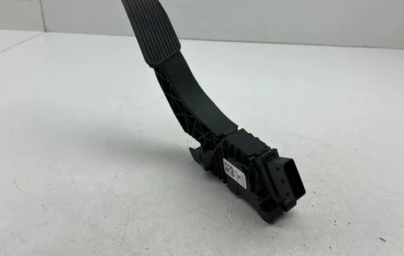 Chrysler Pacifica Accelerator throttle pedal 04581677AB 93446300 144701