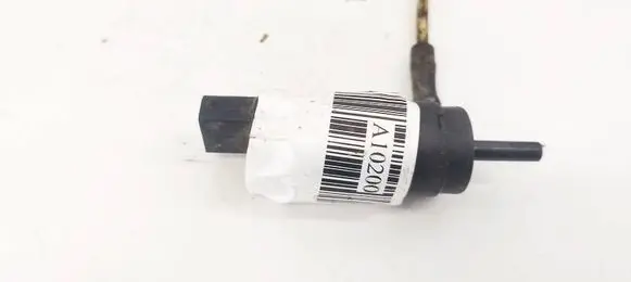 Volkswagen Golf III Windscreen/windshield washer pump