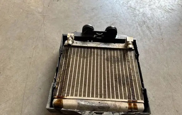 BMW 5 F10 F11 Engine oil radiator 7572542