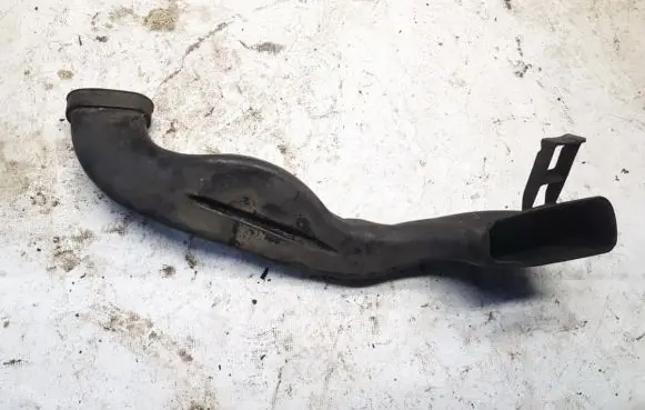 Chevrolet Orlando Air intake hose/pipe 631048618 13307080
