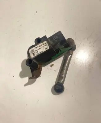 Headlight/headlamp level sensor
