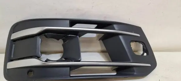 Audi Q7 4M Front fog light trim/grill 4M0807682S