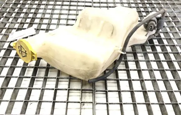 Windshield washer fluid reservoir/tank
