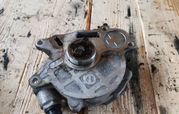 Seat Leon (1P) Vacuum pump 03L145100