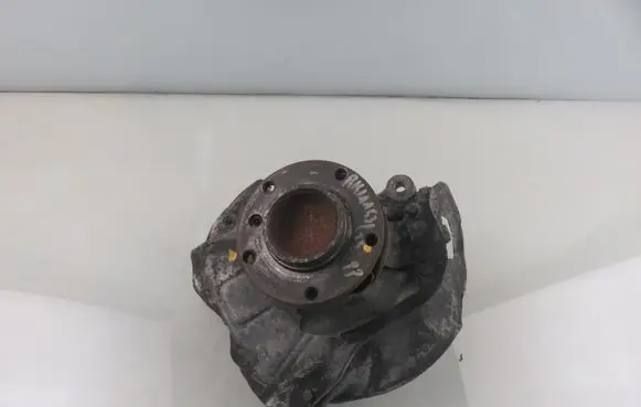BMW 5 E39 Front wheel hub spindle knuckle 