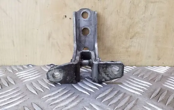 Mitsubishi Pajero Front door lower hinge 