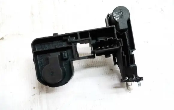 Volkswagen Touareg I Tail light bulb cover holder 7l6945280a