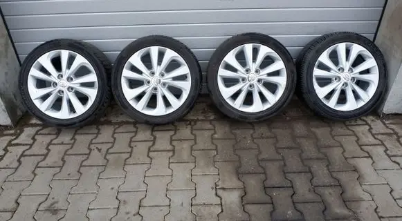 Toyota Auris E180 R17 alloy rim 4261102F00