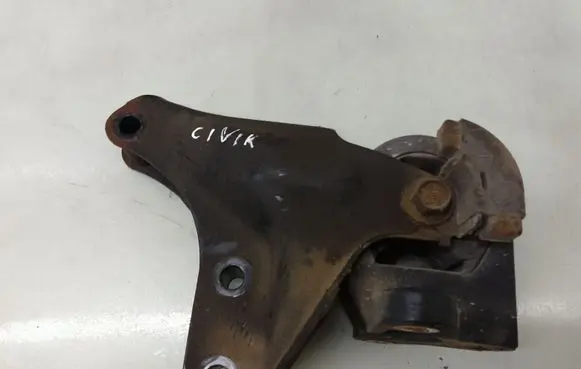 Honda Civic Engine mount bracket