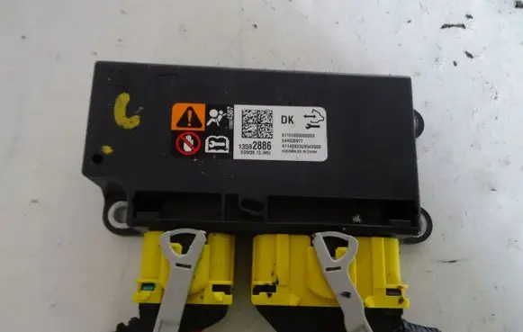 Opel Mokka Airbag control unit/module 13592886
