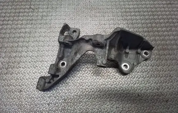 Renault Trafic III (X82) EGR valve cooler bracket 147174072R