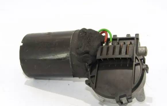 Volkswagen PASSAT B5 Wiper motor 0390241132
