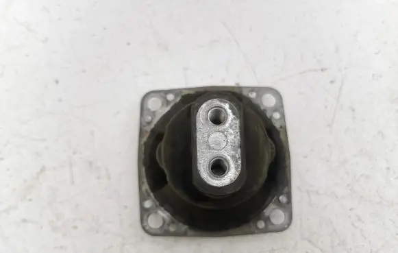 Maserati Ghibli Engine mount bracket M10795
