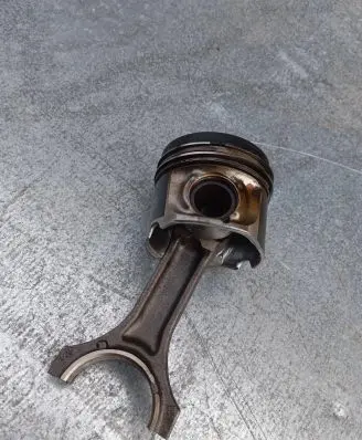 BMW X5 F15 Piston with connecting rod