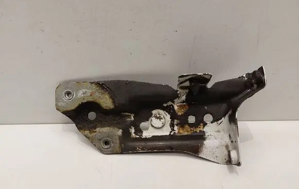 Audi A3 S3 8P Fender mounting bracket 8P0821135B