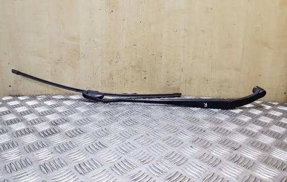 Mitsubishi Outlander Front wiper blade arm