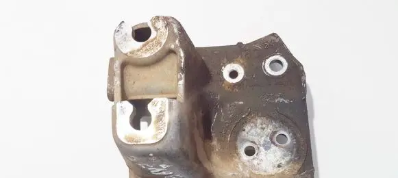 Subaru Outback Engine mounting bracket 0bkl