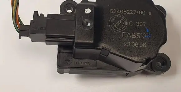 Alfa Romeo 159 A/C air flow flap actuator/motor 52408227