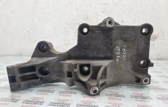 Volkswagen PASSAT B6 Generator/alternator bracket 03G903143F